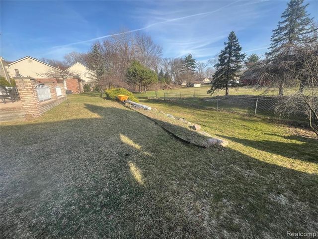 21589 Hunter Circle, Taylor, MI 48180