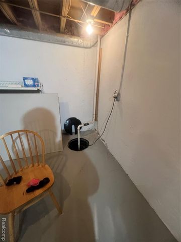 21589 Hunter Circle, Taylor, MI 48180