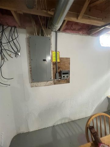 21589 Hunter Circle, Taylor, MI 48180