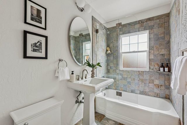 3938 Oakmore Rd, Oakland, CA 94602