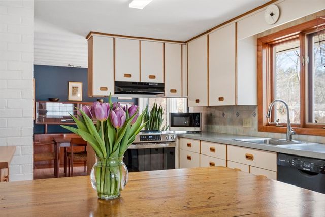 20 Donna Rd, Chelmsford, MA 01824