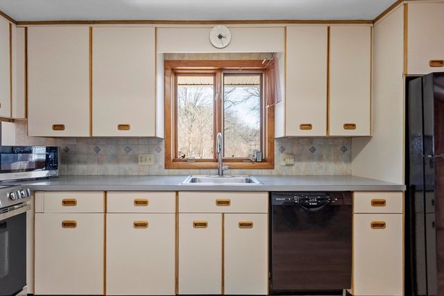 20 Donna Rd, Chelmsford, MA 01824