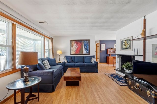 20 Donna Rd, Chelmsford, MA 01824