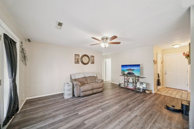 606 E Toledo Place, Broken Arrow, OK 74012