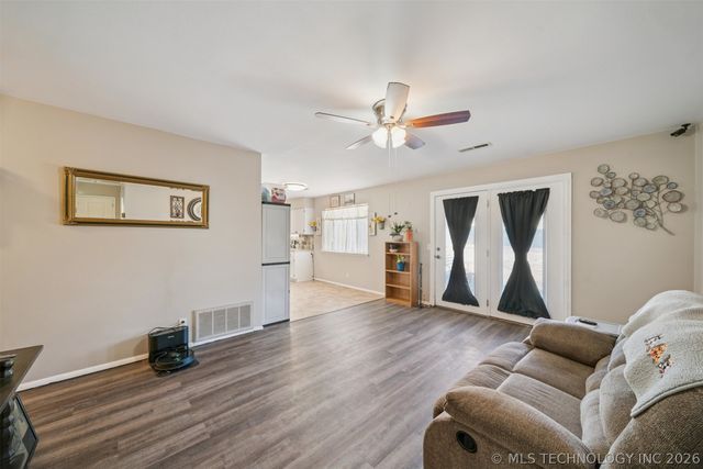 606 E Toledo Place, Broken Arrow, OK 74012