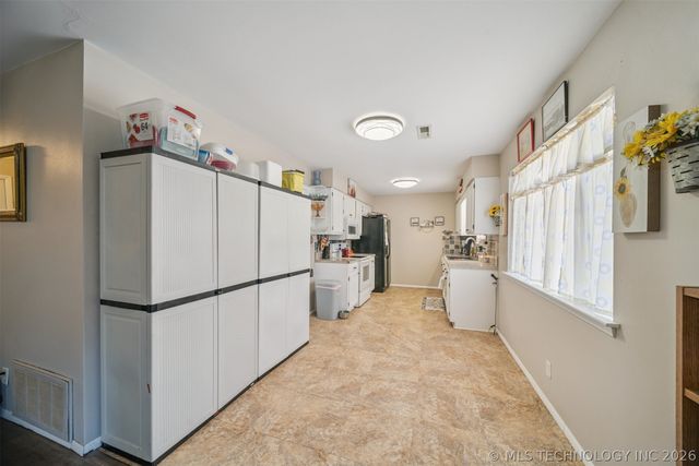 606 E Toledo Place, Broken Arrow, OK 74012