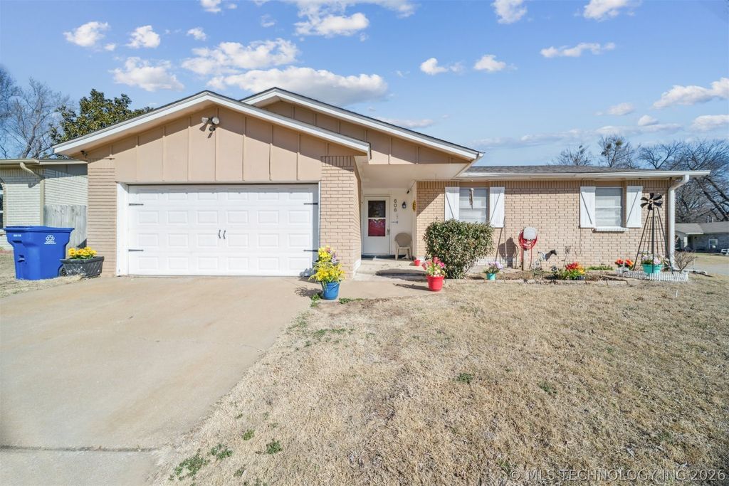 606 E Toledo Place, Broken Arrow, OK 74012
