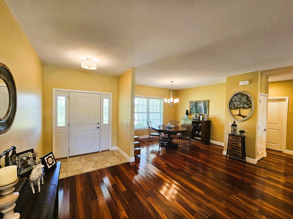 Image 18 of property listing at 17619 E Angling Road, Mt Vernon, IL 62864