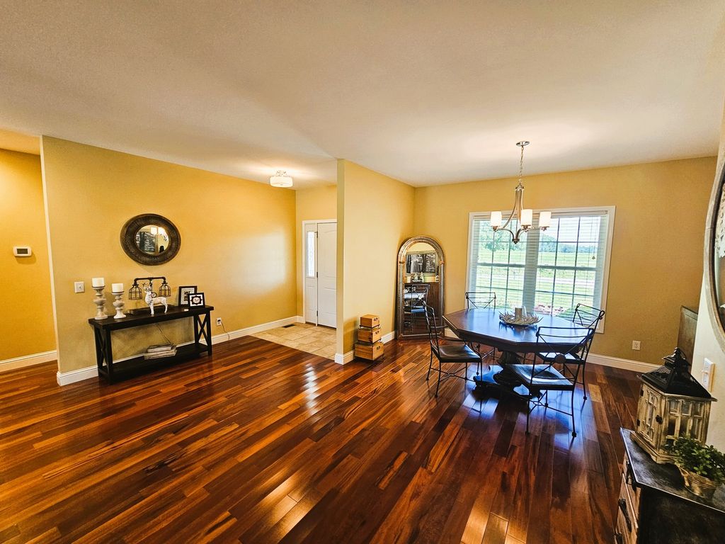 Image 19 of property listing at 17619 E Angling Road, Mt Vernon, IL 62864