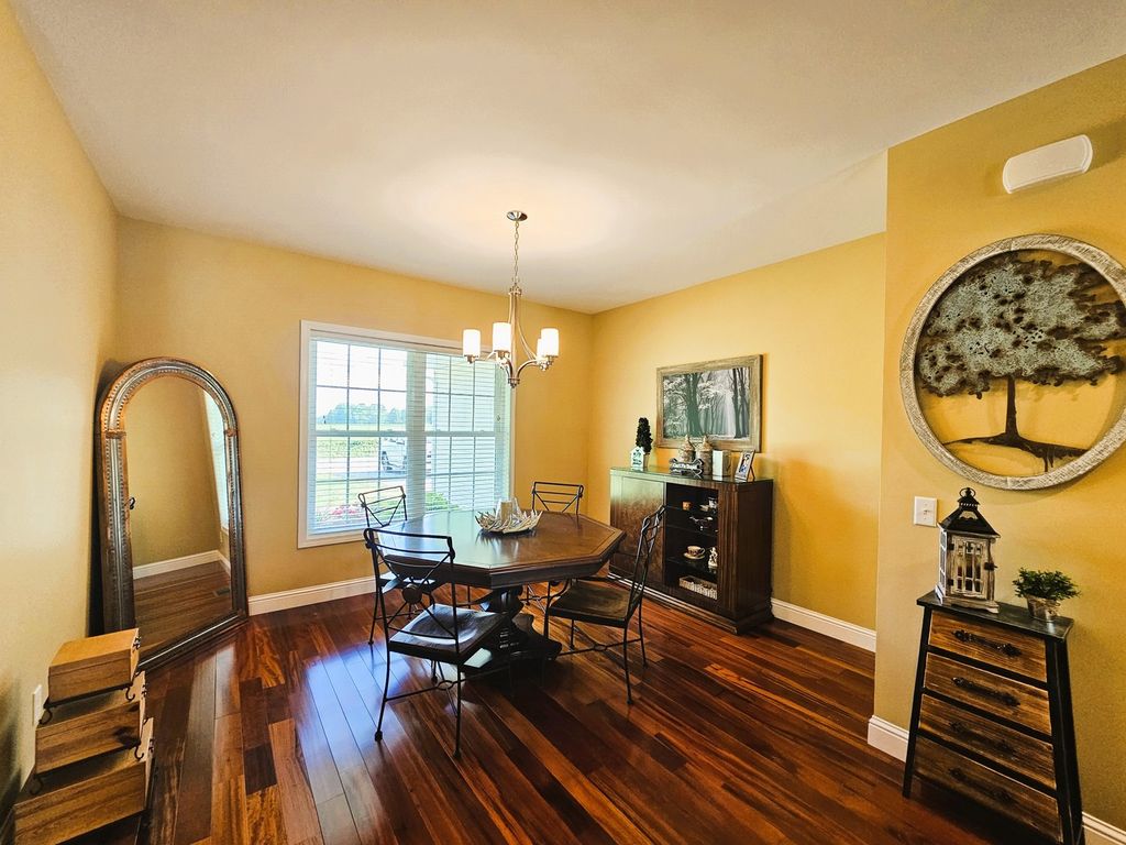 Image 20 of property listing at 17619 E Angling Road, Mt Vernon, IL 62864