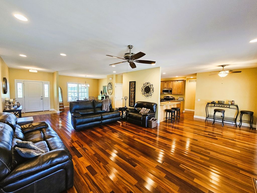 Image 22 of property listing at 17619 E Angling Road, Mt Vernon, IL 62864