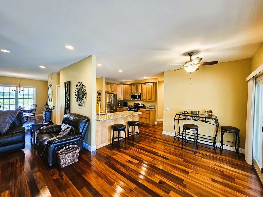 Image 25 of property listing at 17619 E Angling Road, Mt Vernon, IL 62864