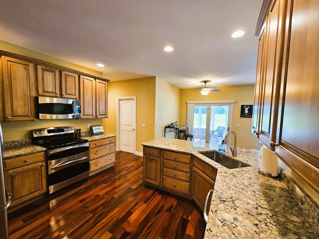 Image 26 of property listing at 17619 E Angling Road, Mt Vernon, IL 62864