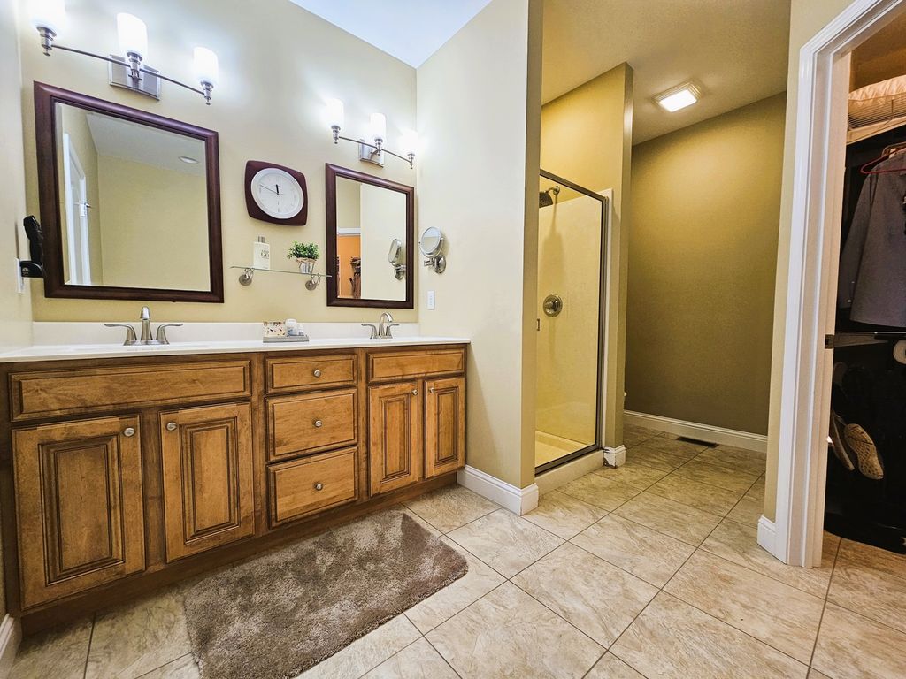 Image 32 of property listing at 17619 E Angling Road, Mt Vernon, IL 62864