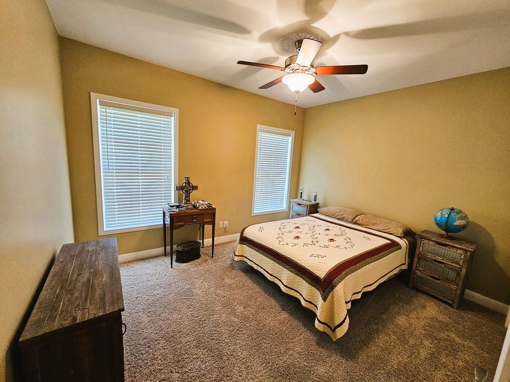 Image 36 of property listing at 17619 E Angling Road, Mt Vernon, IL 62864