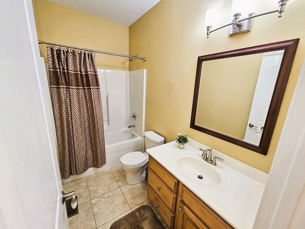 Image 37 of property listing at 17619 E Angling Road, Mt Vernon, IL 62864