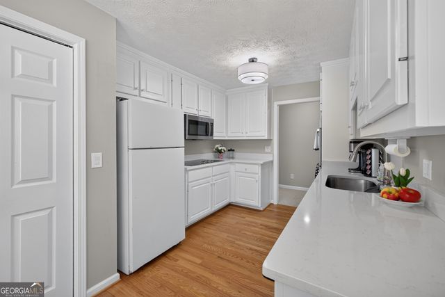 1074 Westchester Drive SW, Lilburn, GA 30047