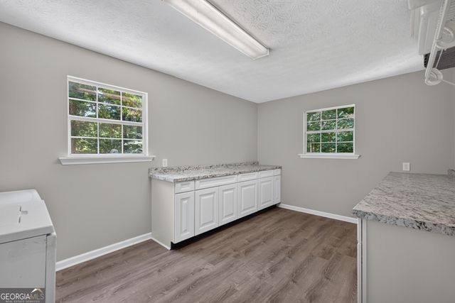 1074 Westchester Drive SW, Lilburn, GA 30047