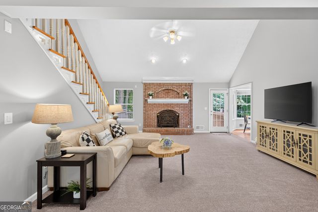 1074 Westchester Drive SW, Lilburn, GA 30047