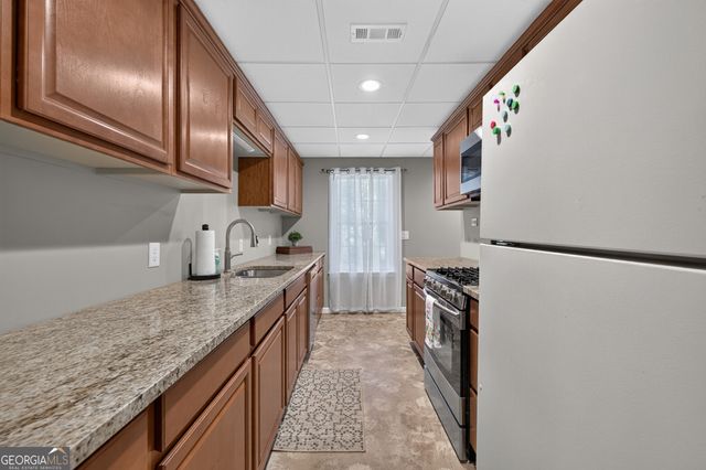 1074 Westchester Drive SW, Lilburn, GA 30047