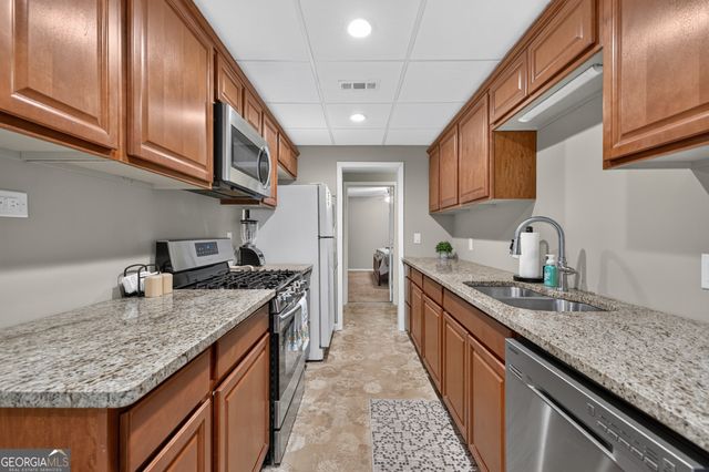 1074 Westchester Drive SW, Lilburn, GA 30047