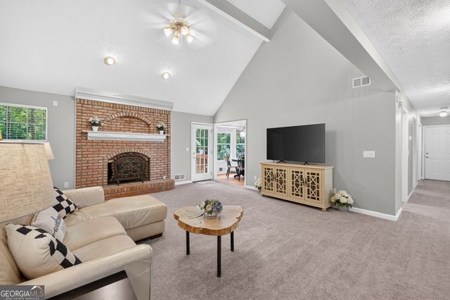1074 Westchester Drive SW, Lilburn, GA 30047