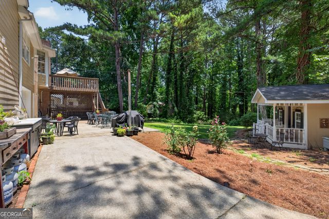 1074 Westchester Drive SW, Lilburn, GA 30047