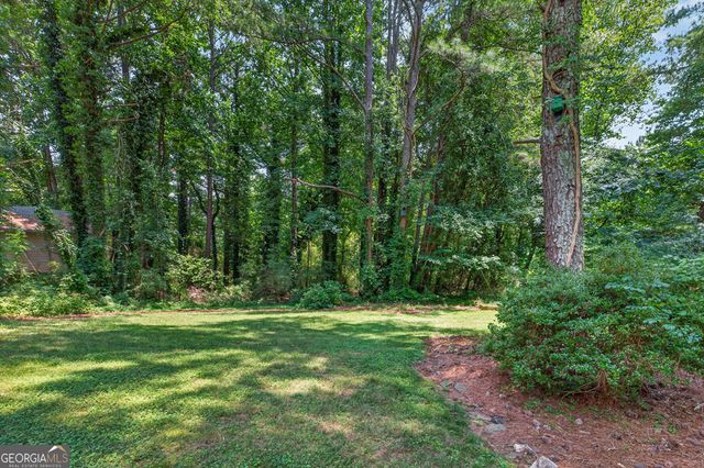 1074 Westchester Drive SW, Lilburn, GA 30047