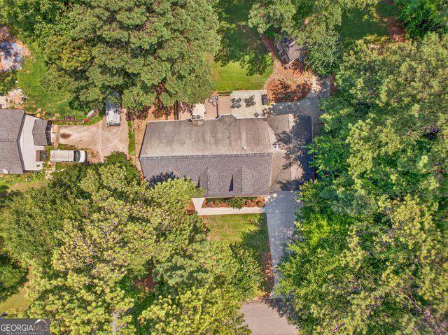 1074 Westchester Drive SW, Lilburn, GA 30047