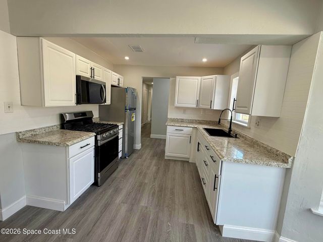 130 Cascade Avenue SE, Palm Bay, FL 32909