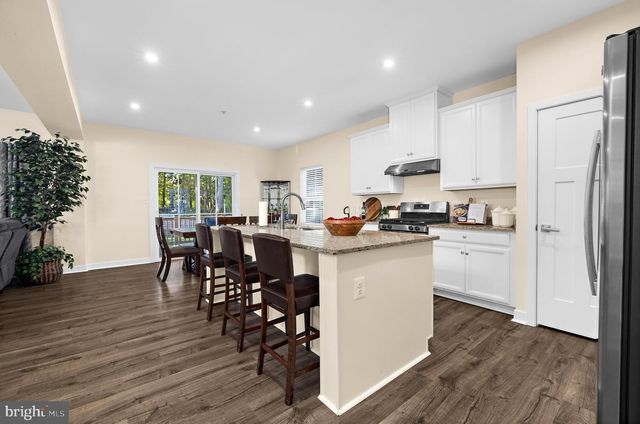 8220 HICKORY HOLLOW DR, Glen Burnie, MD 21060