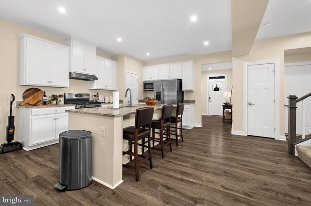 8220 HICKORY HOLLOW DR, Glen Burnie, MD 21060