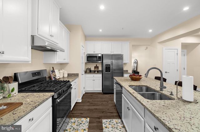 8220 HICKORY HOLLOW DR, Glen Burnie, MD 21060