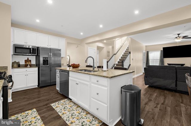 8220 HICKORY HOLLOW DR, Glen Burnie, MD 21060
