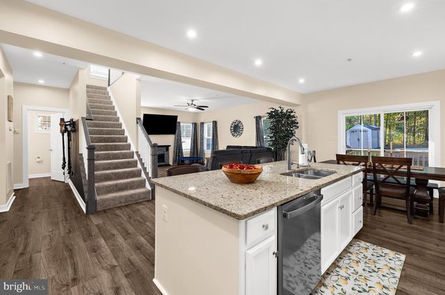 8220 HICKORY HOLLOW DR, Glen Burnie, MD 21060