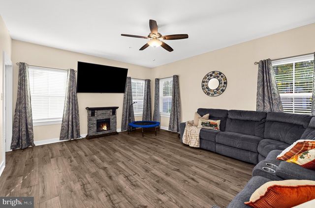 8220 HICKORY HOLLOW DR, Glen Burnie, MD 21060