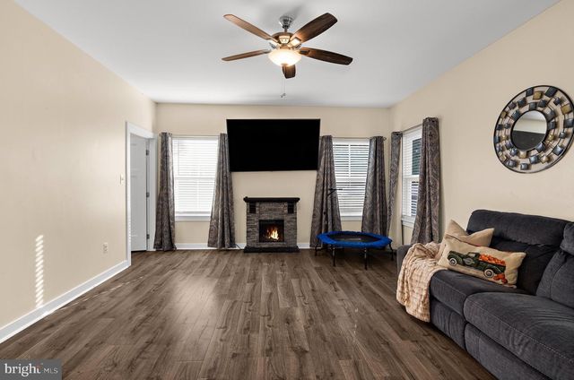 8220 HICKORY HOLLOW DR, Glen Burnie, MD 21060