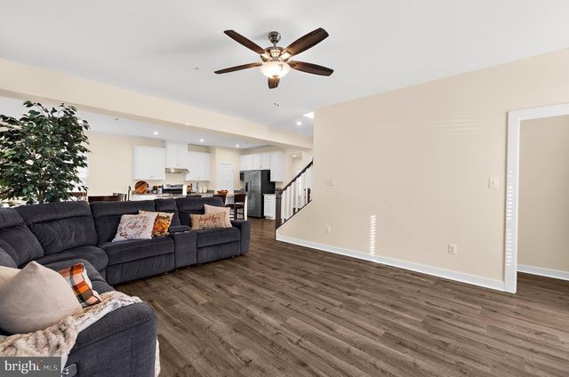 8220 HICKORY HOLLOW DR, Glen Burnie, MD 21060