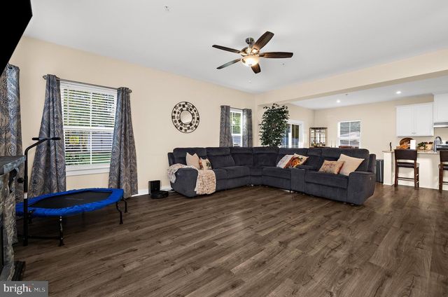 8220 HICKORY HOLLOW DR, Glen Burnie, MD 21060