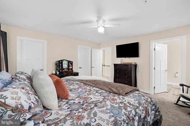 8220 HICKORY HOLLOW DR, Glen Burnie, MD 21060