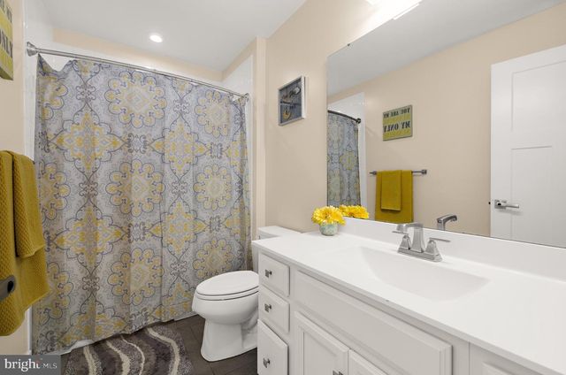 8220 HICKORY HOLLOW DR, Glen Burnie, MD 21060