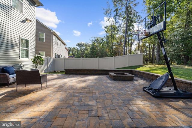 8220 HICKORY HOLLOW DR, Glen Burnie, MD 21060