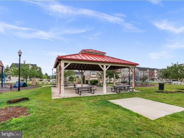8220 HICKORY HOLLOW DR, Glen Burnie, MD 21060