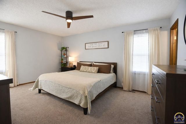 2809 SW Ashworth PL, Topeka, KS 66614