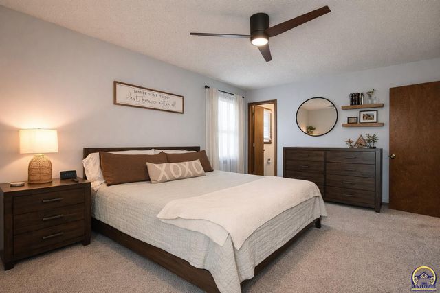 2809 SW Ashworth PL, Topeka, KS 66614