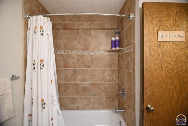 2809 SW Ashworth PL, Topeka, KS 66614