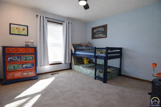 2809 SW Ashworth PL, Topeka, KS 66614