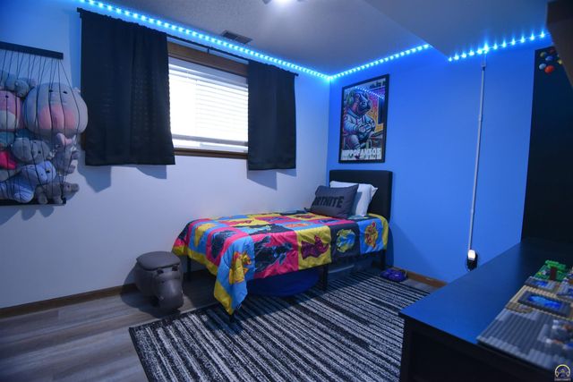 2809 SW Ashworth PL, Topeka, KS 66614