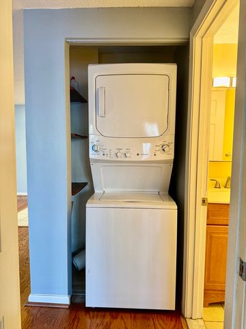 8 Ninth 111, Medford, MA 02155