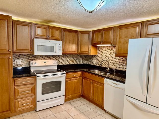 8 Ninth 111, Medford, MA 02155